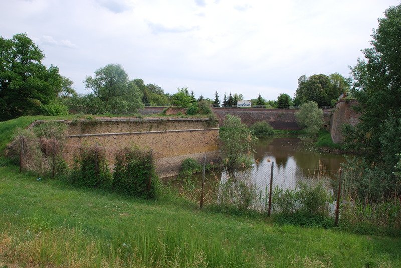 Aktuelle Fotos der Stadt Küstrin / Kostrzyn Ehemalige Altstadt & Festung - Festungsgraben an der Bastion König ***