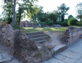 An der Kietzer Straße, kurz vor dem Kietzer Tor ** - Ruine an der Kietzer Straße.